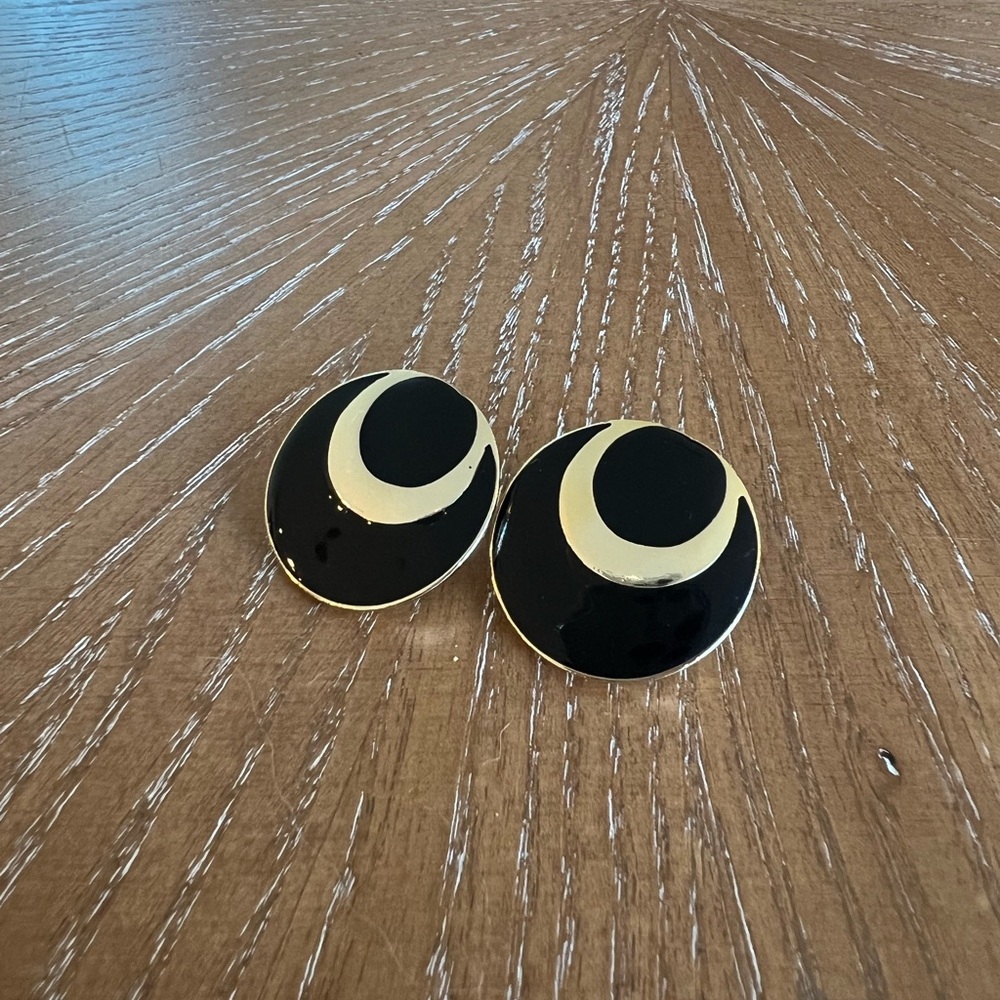 Vintage gold and black circle earrings